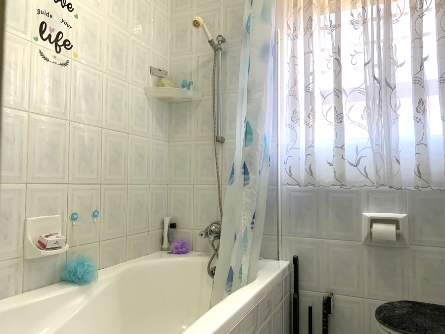 4 Bedroom Property for Sale in Wavecrest Eastern Cape